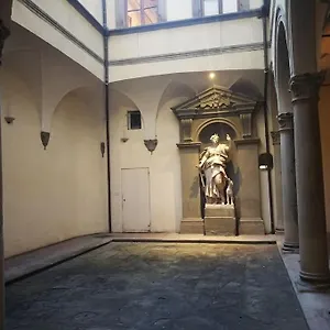 Appartement Boheme Caratteristico A Pochi Passi Dal Duomo, Florence